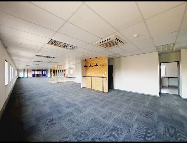 3,230M² BUSINESS TO LET IN VORNA VALLEY